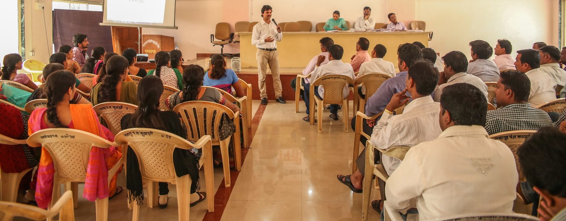 A CME facilitator leading a live change-management training session